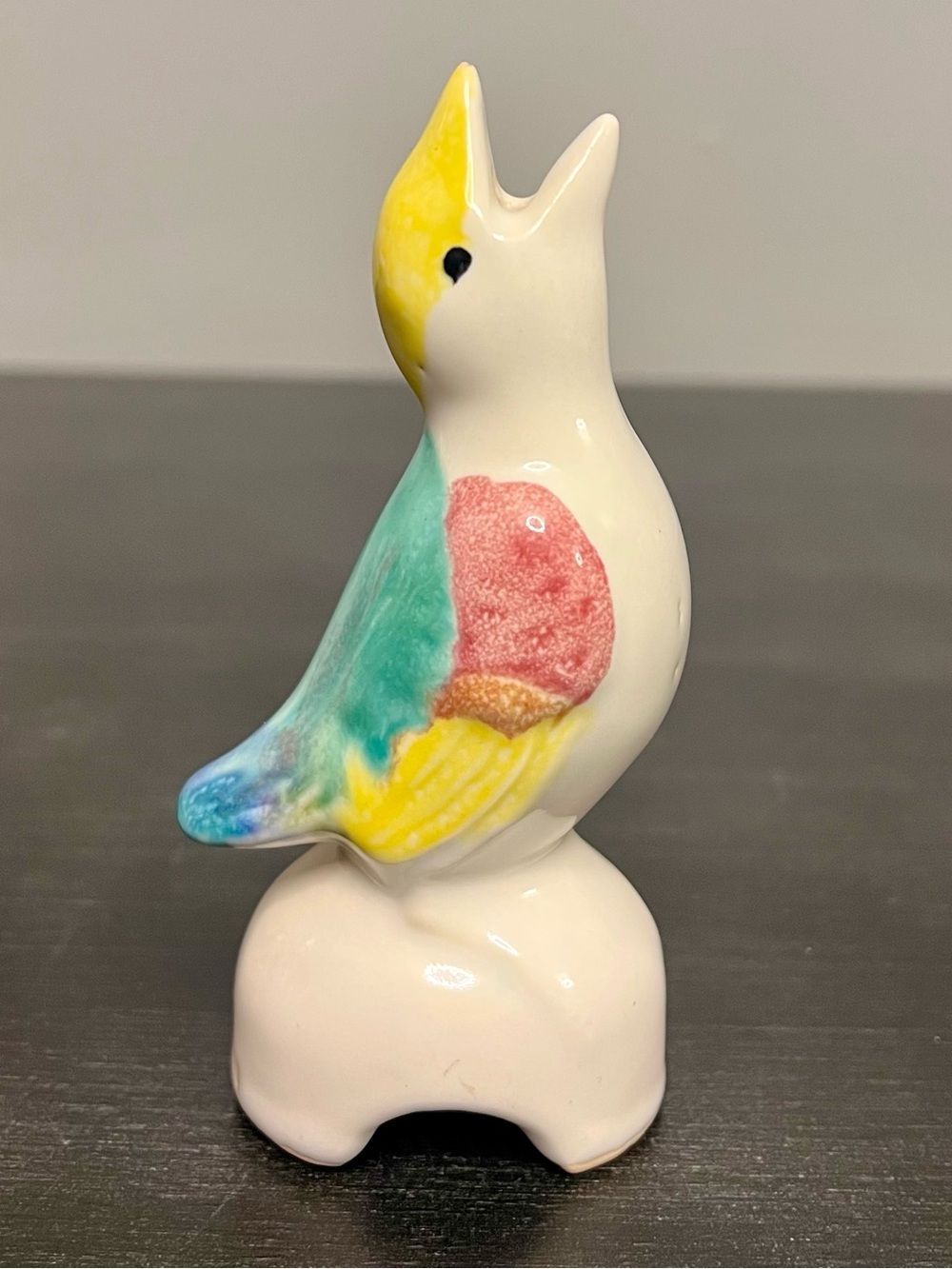 VTG Ceramic Pie Bird Vent Colorful Parrot Cockatiel Pie Funnel 5” Kitschy
